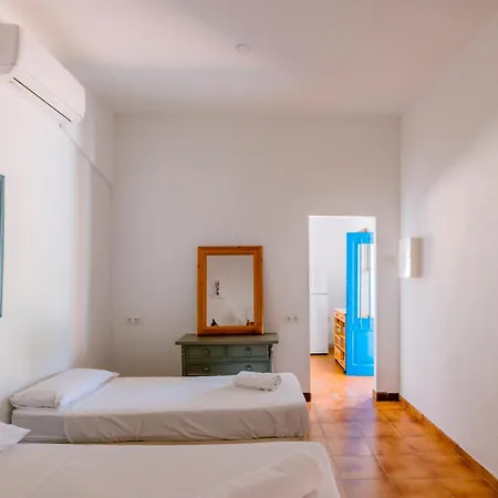 Villa Alexa Charming Is Just A 10 Min Drive To Either Playa Den Bossa Or San Antonio *