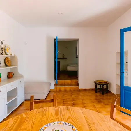 Alexa Charming Is Just A 10 Min Drive To Either Playa Den Bossa Or San Antonio * San José