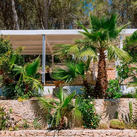 Alexa Charming Is Just A 10 Min Drive To Either Playa Den Bossa Or San Antonio