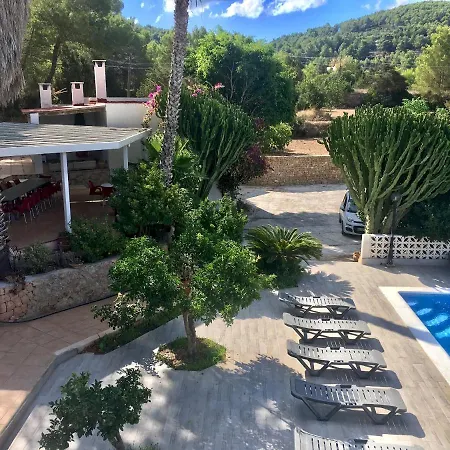 Villa Alexa Charming Is Just A 10 Min Drive To Either Playa Den Bossa Or San Antonio *