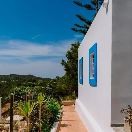 Villa Alexa Charming Is Just A 10 Min Drive To Either Playa Den Bossa Or San Antonio