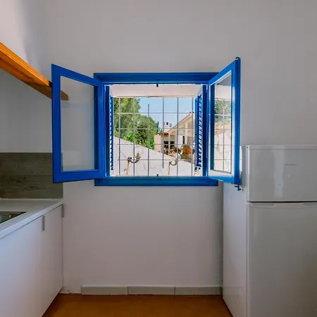 Alexa Charming Is Just A 10 Min Drive To Either Playa Den Bossa Or San Antonio *