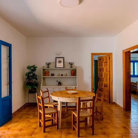 Villa Alexa Charming Is Just A 10 Min Drive To Either Playa Den Bossa Or San Antonio