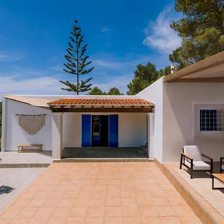 Alexa Charming Is Just A 10 Min Drive To Either Playa Den Bossa Or San Antonio Villa